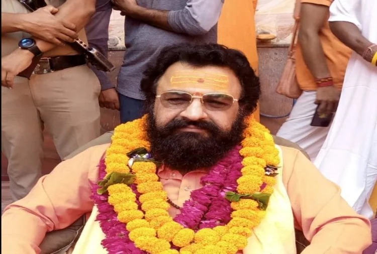 Ravindra Puri New President Of Akhara Parishad : दो भागों में बंटा अखिल भारतीय अखाड़ा परिषद, रविंद्र पूरी बने अखाड़ा परिषद के नए अध्यक्ष