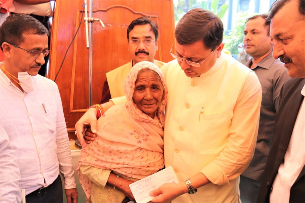 CM Dhami In Khatima :  खटीमा दौरे के दूसरे दिन सूबे के मुखिया ने सुनी आम जनता की जन समस्याएं