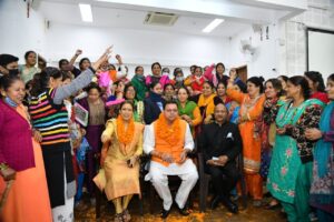 CM Dhami Gift To Anganbadi Workers