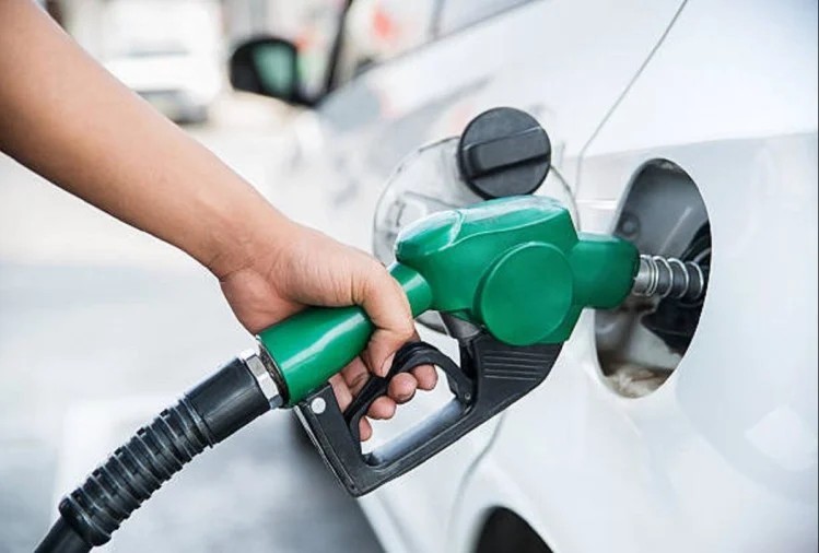 Dhami Government Reduced Petrol Rate : दीवाली पर धामी सरकार का प्रदेशवासियों को बड़ा तोहफा, 7 रुपए सस्ता हुआ पेट्रोल