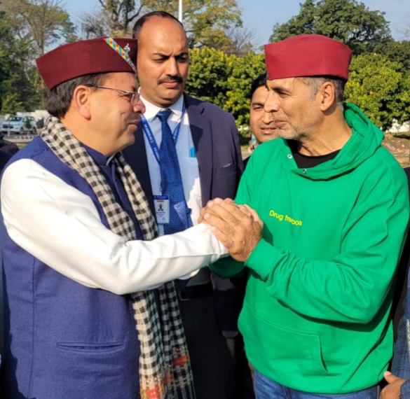 Akshay Kumar Met CM  बॉलीवुड स्टार अक्षय कुमार ने सीएम धामी से की मुलाकात, अपने 31 साल के कैरियर में उत्तराखंड को बताया सबसे  खूबसूरत जगह