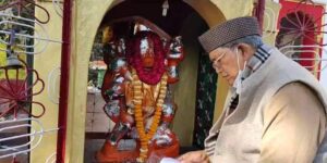 Harish Rawat Worshiping God : 