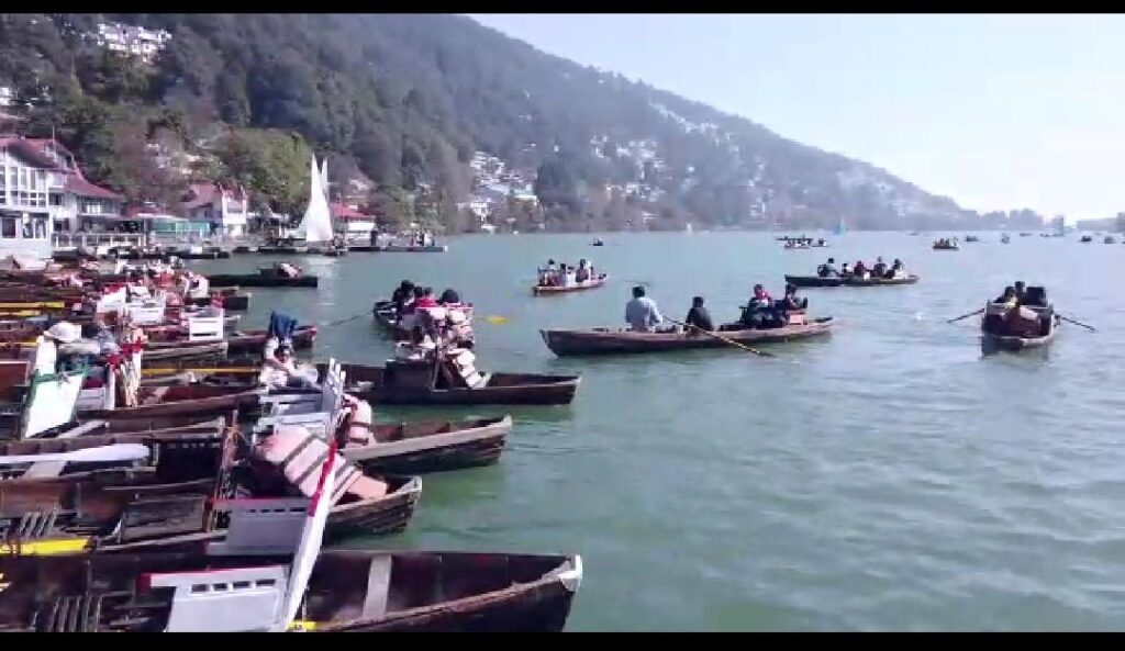 Boating In Naini Lake : 