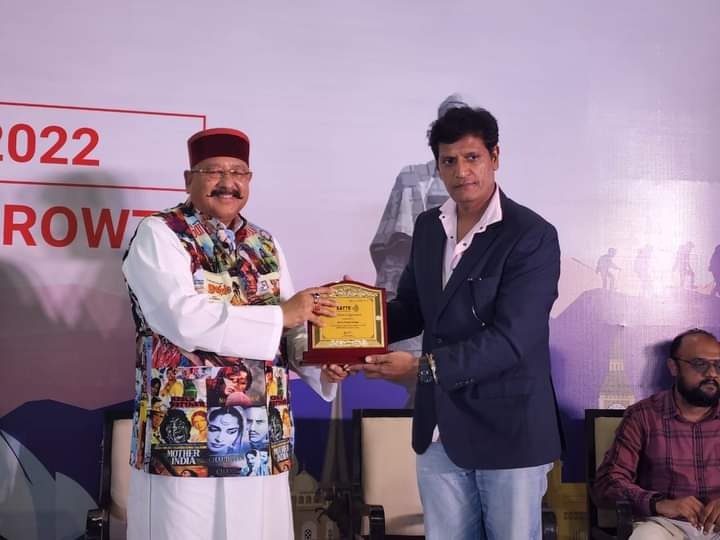 Satpal Maharaj Fashion : गजब का है उत्तराखंड सरकार के इस मंत्री का फैशन, अच्छे खासें लोग हुए फेल