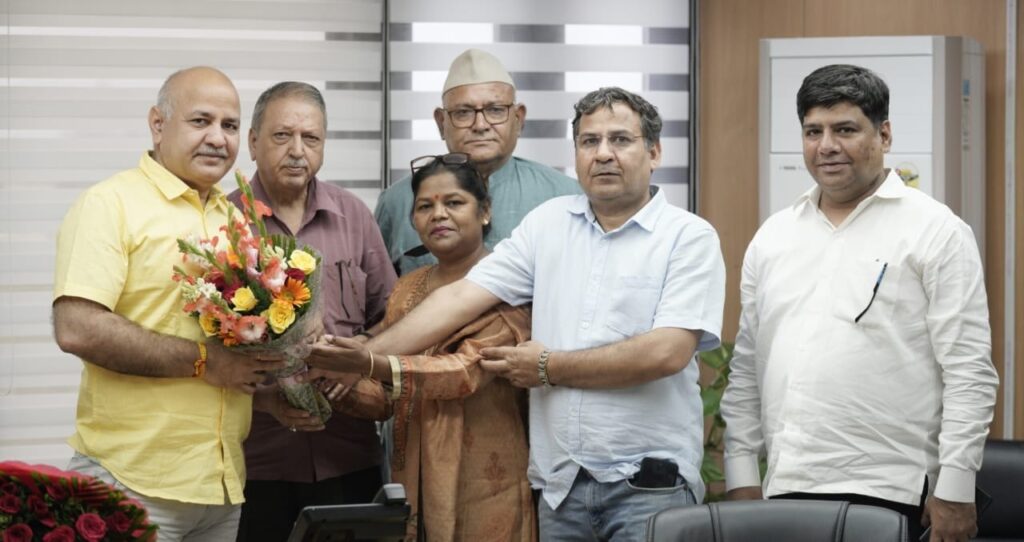 RP Raturi And Kamlesh Raman Join AAP