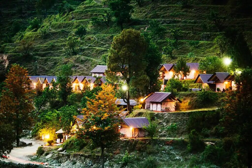 Isoti Village Of Uttarakhand : पलायन के बीच पहाड़ का ये गांव बना फेमस विलेज टूरिस्ट डेस्टिनेशन, इसकी खूबसूरती के आगे कई शहर हुए फेल