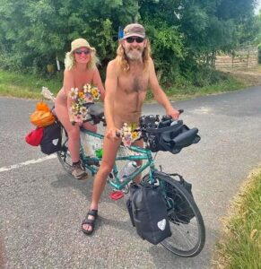 Couple Live Without Clothes