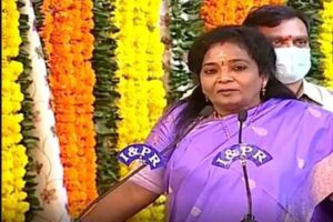 Tamilisai Soundarajan Attacks KCR 