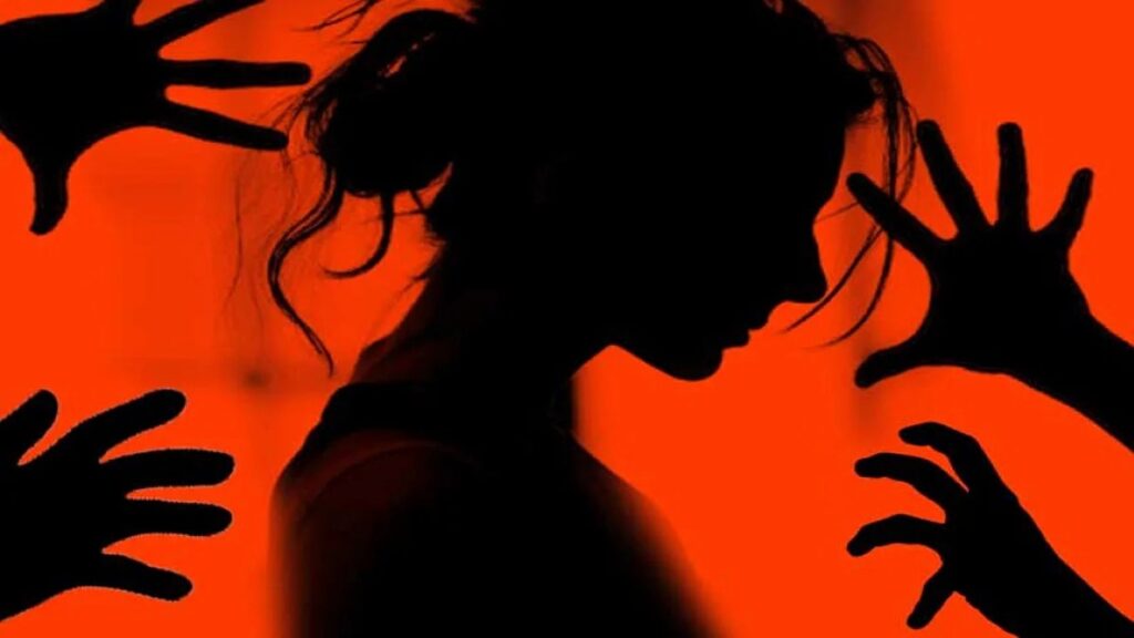 Ghaziabad Gang Rape : गाज़ियाबाद में निर्भया जैसी दरिंदगी, 5 लोगों ने महिला के साथ गैंगरेप कर प्राइवेट पार्ट में घुसाई रोड
