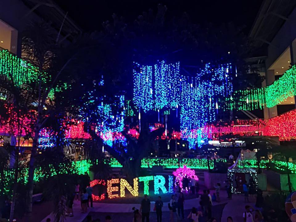 Christmas Celebration 2022 : क्रिसमस में बेकाबू हुई भीड़, पुलिस को बंद कराना पड़ा मॉल