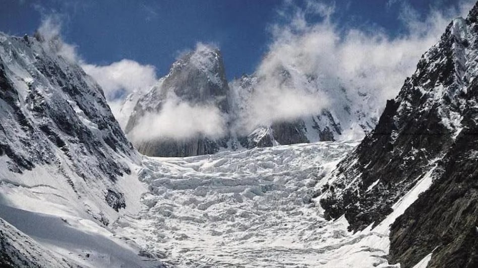 Avalanche In Chamoli : भू धंसाव के बीच चमोली में टूटा ग्लेशियर, बर्फ के कहर से कांपे लोग
