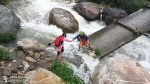 Children Risking Their Lives Going To School 
