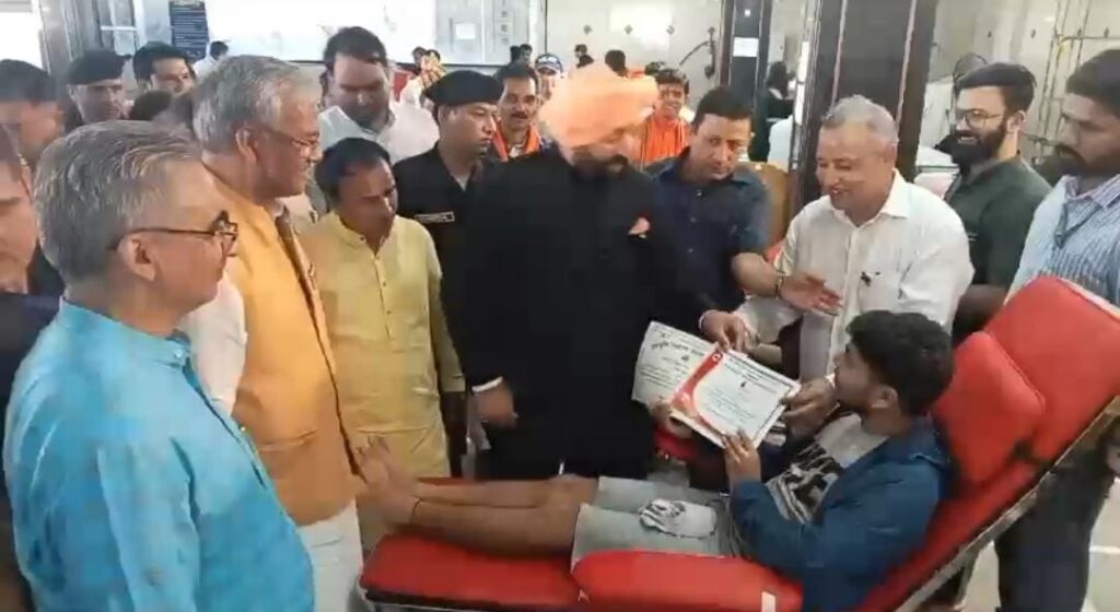 Mega Blood Donation Camp : डेंगू से बचाव के लिए पूर्व सीएम त्रिवेंद्र की बड़ी पहल, शुरू हुआ मेगा रक्तदान शिविर