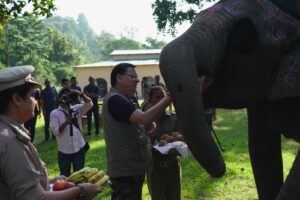 cm dhami in corbett park