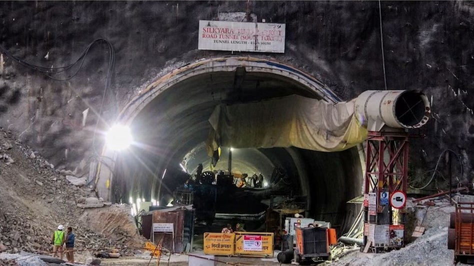 Silkyara Tunnel Resque : 10वें दिन सुरंग में पहुंचा एंडोस्कोपिक कैमरा, दिखे भीतर फंसे हुए 41 मजदूर