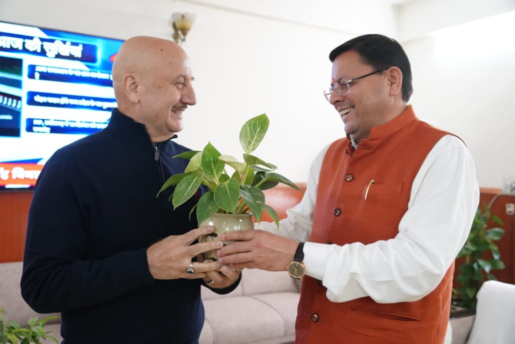 CM Dhami Meet Anupam Kher : सीएम से फिल्म अभिनेता अनुपम खेर ने की भेंट, फिल्म निर्माण से संबंधित विभिन्न विषयों पर की चर्चा