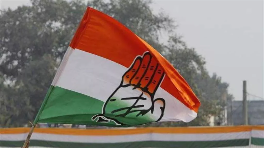 Congress Meet Election Comission कांग्रेस के प्रतिनिधिमंडल ने की चुनाव आयोग से मुलाकात, बीजेपी पर लगाया पैसे बांटने का आरोप