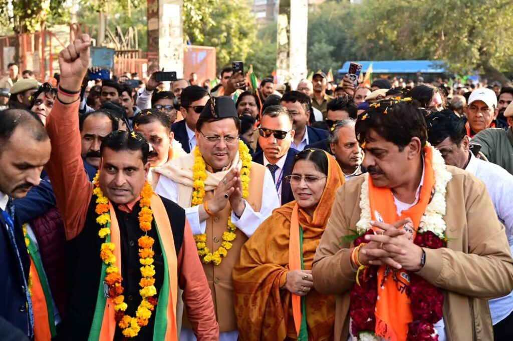 Cm Dhami Palam Road show:सीएम धामी ने पालम में किया रोड शो, कुलदीप सोलंकी के लिए मांगा दिल्ली की जनता का समर्थन