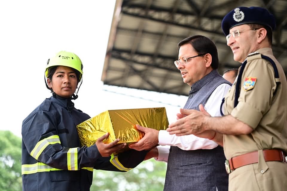 Cm Dhami Sewa Saptah सीएम धामी  ने अग्निशमन सेवा सप्ताह के अवसर पर आयोजित कार्यक्रम में की शिरकत, मेडल विजेताओं को किया सम्मानित