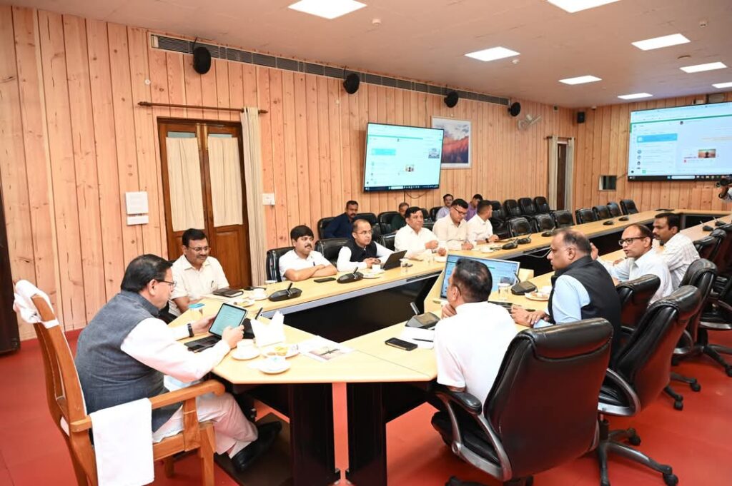 Cm Dhami Tourist Meeting:सीएम धामी ने की आयुष एवं पर्यटन विभाग की बैठक, पौधारोपण अभियान चलाने के निर्देश