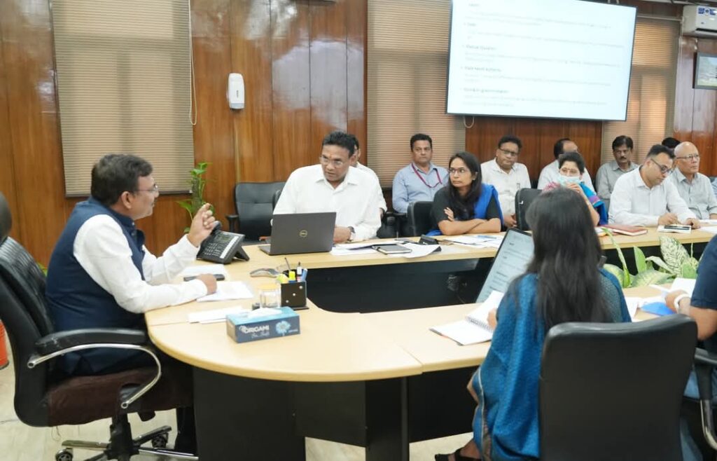 Anand Bardhan Health Meeting:मुख्य सचिव आनंद बर्द्धन ने सचिवालय में स्वास्थ्य एवं चिकित्सा शिक्षा विभाग की बैठक, चिकित्सा सुविधाएं बेहतर करने के दिए निर्देश