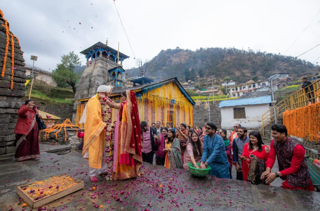 Wedding In Triyuginarayan Temple:वेड इन उत्तराखंड बना देवभूमि,  त्रिजुगीनारायण में शादी के लिए उमड़े जोड़े