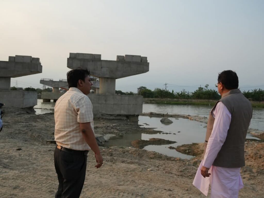 Cm Dhami Foreland Inspection:सीएम धामी ने निर्माणाधीन नेपाली सूखा बंदरगाह तक पहुंचने वाले फोरलेन मार्ग का किया निरीक्षण, परियोजना को लेकर लिए अपडेट