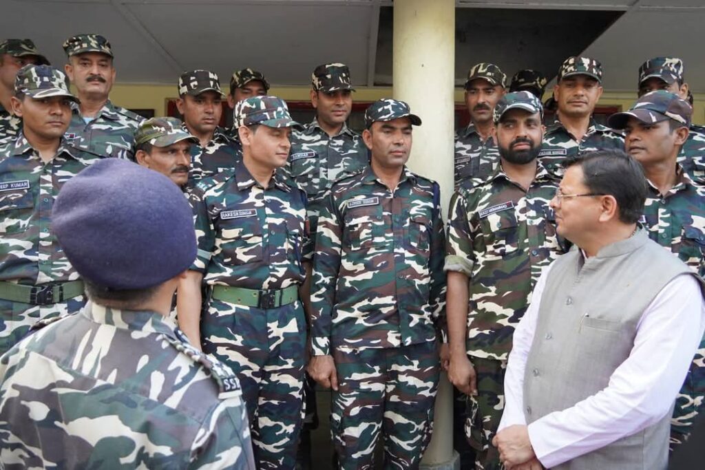 Cm Dhami Meet Soldier:सीएम धामी ने सशस्त्र सीमा बल बनबसा का किया दौरा, जवानों से की मुलाकात