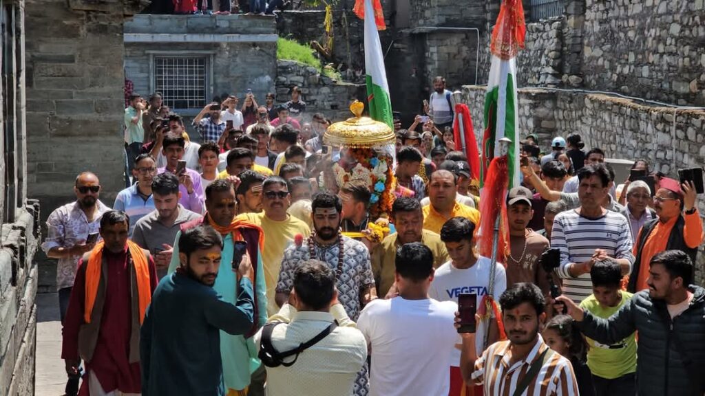 Rudranath Temple Doli:18 मई को ब्रह्ममुहुर्त में खुलेंगे रुद्रनाथ मंदिर के कपाट, गोपीनाथ मंदिर से डोली हुई रवाना