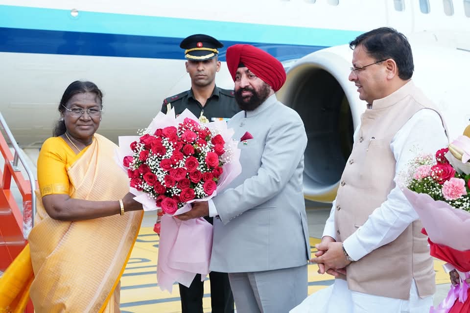 Draupdi Murmu In Dehradun:तीन दिवसीय दौरे पर देहरादून पहुंची राष्ट्रपति द्रौपदी मुर्मु, सीएम धामी ने किया स्वागत