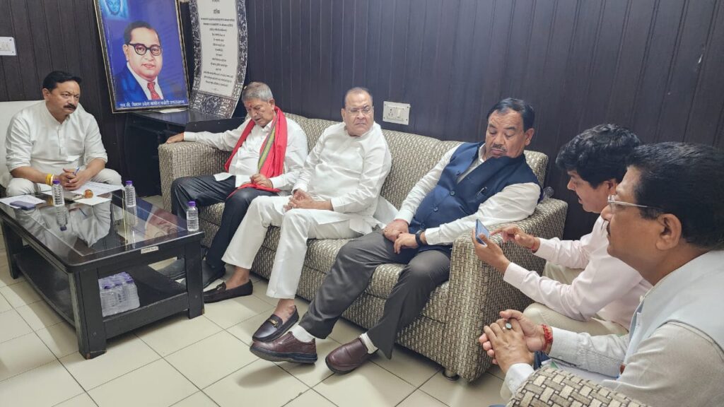 Congress Panchayat Election Meeting:पंचायत चुनाव को लेकर कांग्रेस दिग्गजों ने किया मंथन, प्रदेश अध्यक्ष की अध्यक्षता में हुई बैठक