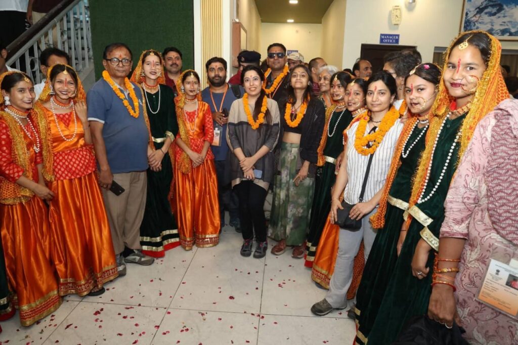 Kailash Mansarovar Yatra:कैलाश मानसरोवर यात्रा की हुई शुरुआत, टनकपुर में पारंपरिक रिवाजों से हुआ श्रद्धालुओं के पहले दल का स्वागत