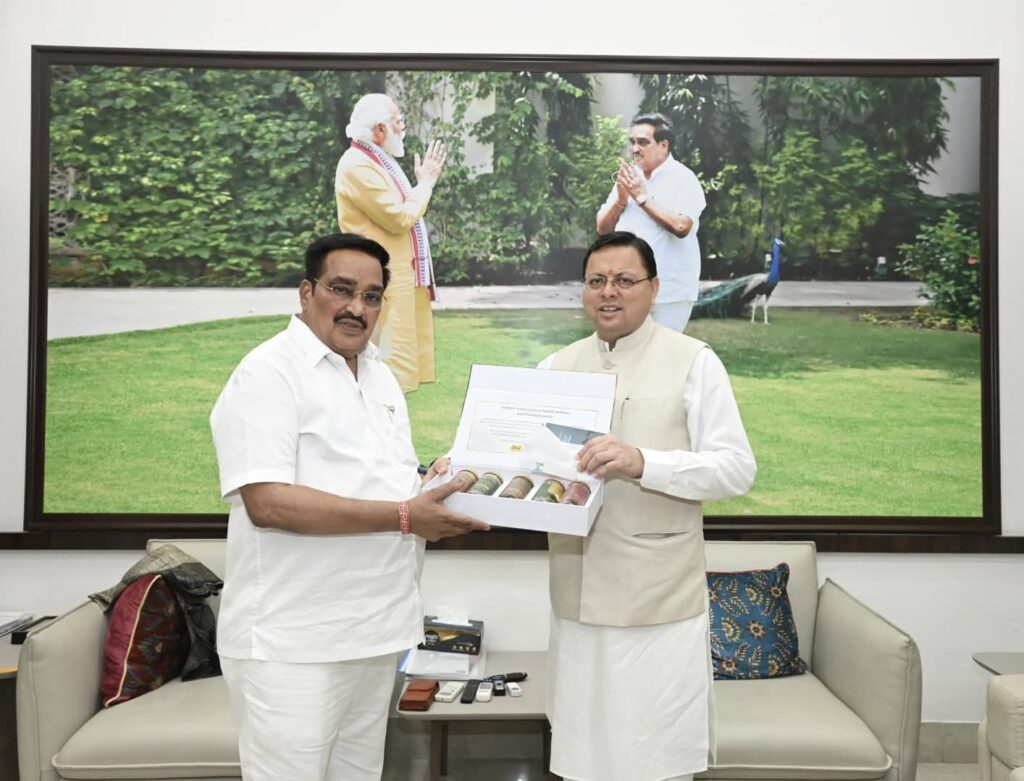 Cm Dhami Meet Cr Patil:सीएम धामी ने केंद्रीय मंत्री सी आर पाटिल से की मुलाकात, जल विद्युत परियोजनाओं के क्रियान्वयन का किया अनुरोध