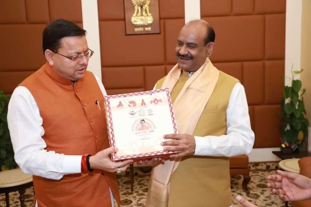 Cm Dhami Meet Om Birla:सीएम धामी ने लोकसभा अध्यक्ष ओम बिरला से की मुलाकात, उत्तराखंड के उत्पाद किए भेंट