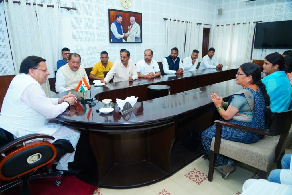 Cm Dhami Meet Election Candidate:सीएम धामी ने पंचायत चुनाव में नवनिर्वाचित जनप्रतिनिधियों से की भेंट, विजेताओं को दी शुभकामनाएं