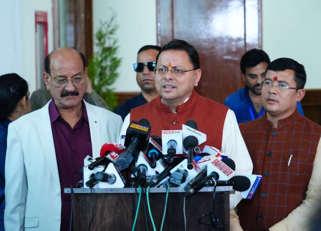 Cm Dhami Talk Congress:सीएम धामी ने की विपक्षी नेताओं से फ़ोन पर बात, धरना समाप्त करने की अपील