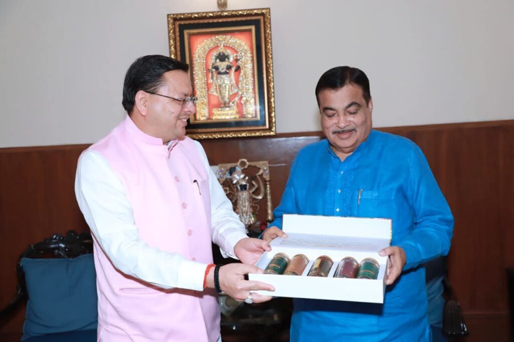 Cm Dhami Meet Nitin Gadkari:सीएम धामी ने केंद्रीय मंत्री नितिन गडकरी से की मुलाकात, क्षतिग्रस्त सड़क और पुलों की मरम्मत के लिए किया आग्रह