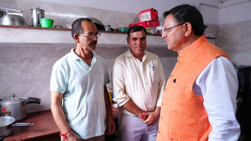 Cm Dhami Vidhansabha Office:सीएम धामी ने विधानसभा में किया विभिन्न कार्यालयों का निरीक्षण, व्यवस्थाओं का लिया जायजा