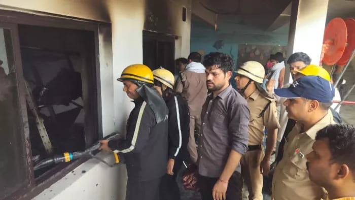 Gautam School Fire:देहरादून में गौतम इंटरनेशनल स्कूल में लगी भीषण आग, बच्चों  में मची अफरातफरी