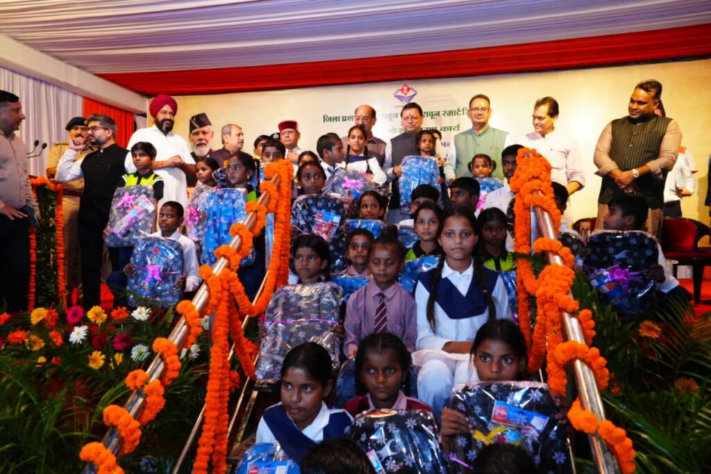 Historic Dehradun Ghantaghar:सीएम धामी ने किया देहरादून के ऐतिहासिक घण्टाघर के भव्य रूपांतरण का लोकार्पण, हिलांस-कम-किचन आउटलेट्स का किया लोकार्पण