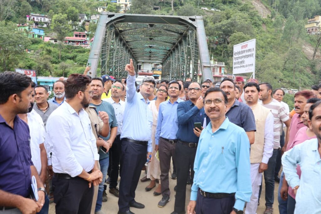 Kendriya Team Chamoli Inspection:केंद्रीय टीम ने चमोली आपदाग्रस्त क्षेत्र का किया हवाई सर्वेक्षण, थराली बाजार का लिया जायजा