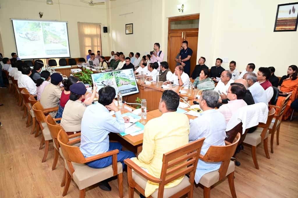 Cm Dhami Apda Meeting:आपदा को लेकर सीएम धामी ने की बैठक, नैनीताल लोअर मॉल रोड और बागेश्वर पुलों की क्षति पर जल्द होगी कार्यवाही