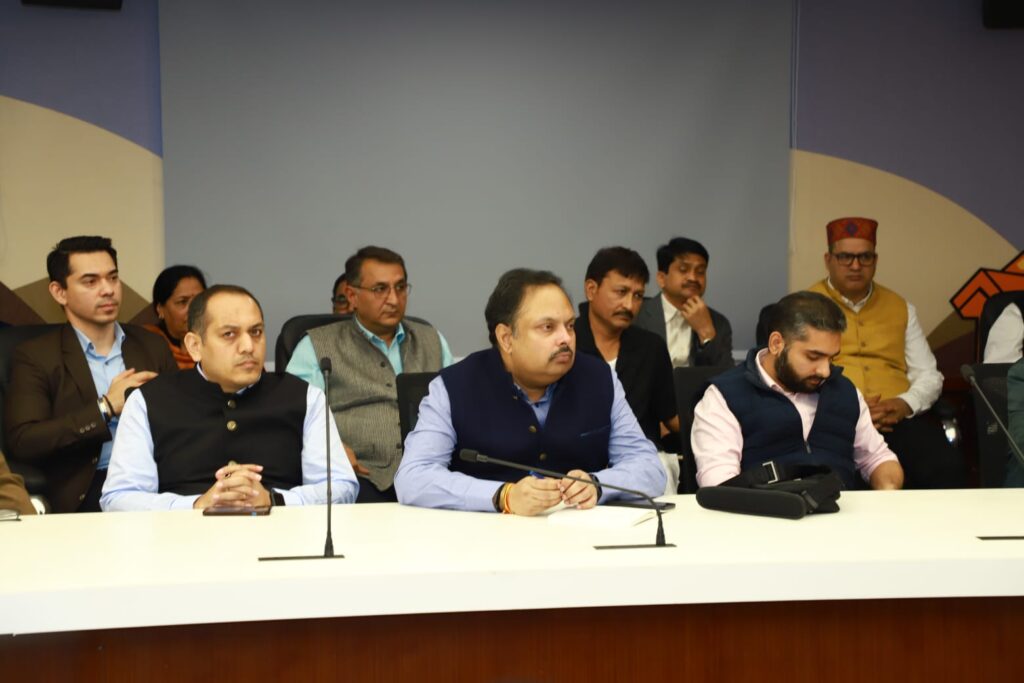 Cm Dhami Delhi Meet:सीएम धामी ने दिल्ली में प्रवासी उत्तराखण्डी अधिवक्ताओं के साथ किया संवाद, राज्य के विकास पर हुआ मंथन