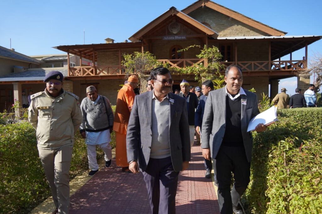 Anand Bardhan Champawat Meeting:मुख्य सचिव ने किया बस टर्मिनल और कोलीढेक झील का निरीक्षण, विकास योजनाओं का लिया जायजा