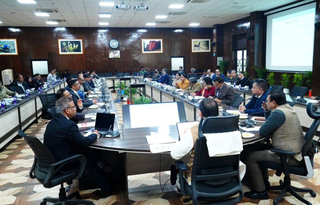 Cm Dhami Rajasav Meeting:सीएम धामी ने की राजस्व प्राप्ति की स्थिति की समीक्षा, अधिकारियों को दिए राजस्व वसूली बढाने के निर्देश