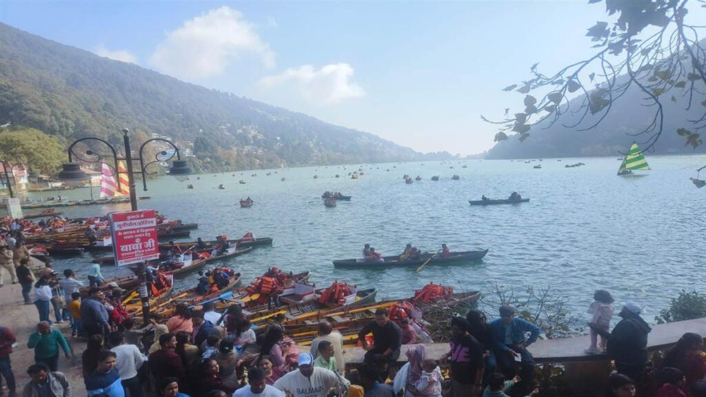 Nainital Tourist Place:सरोवर नगरी नैनीताल में पर्यटकों की भरमार, पर्यटन कारोबार हुआ गुलजार