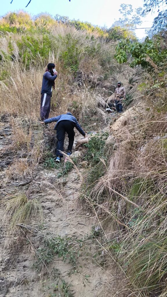 Bus Accident Almora:अल्मोड़ा में खाई में गिरी यात्रियों से भरी बस, 6 लोगों की हुई मौत