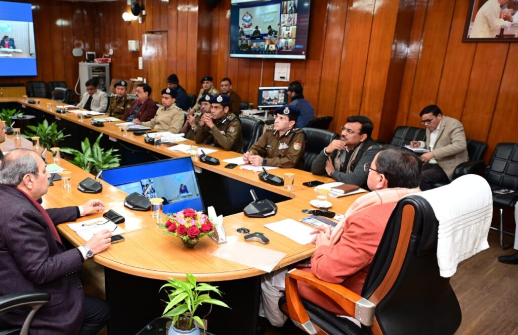 Cm New Year Meeting:सीएम धामी के अधिकारियों को सख्त निर्देश, नववर्ष के दृष्टिगत पर्यटकों की सुविधा को लेकर तैयारी हो पुख्ता