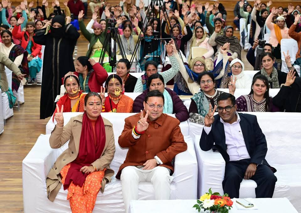 Cm Swarojgar Yojna:सीएम धामी ने मुख्यमंत्री एकल महिला स्वरोजगार योजना का किया शुभारंभ, 484 लाभार्थियों को भेजी ₹3 करोड़ 45 लाख 34,500 की धनराशि