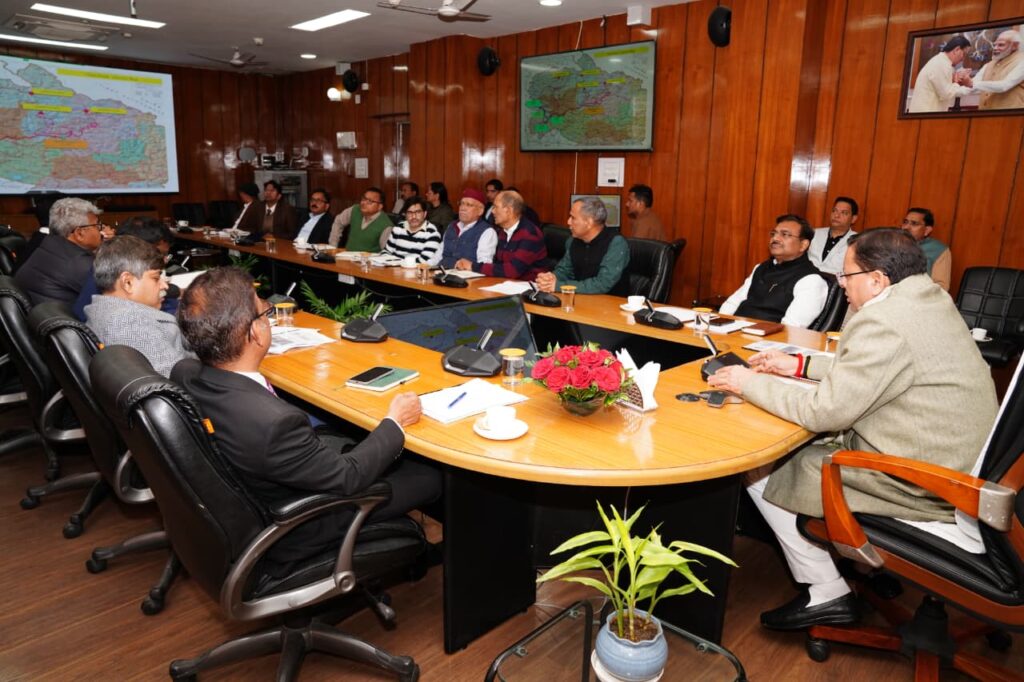 Cm Dhami Rail Baithak:सीएम धामी ने की राज्य में प्रस्तावित एवं निर्माणाधीन रेल परियोजनाओं की समीक्षा, एस्केप टनल को समानांतर सड़कों के रूप में किया जाए विकसित